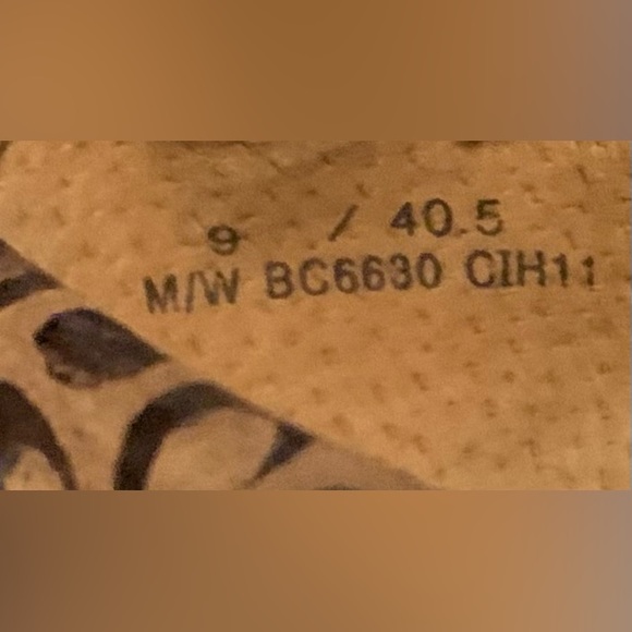 B.O.C BORN PEGGY Women’s Clogs Brown Tumbled Tooled Leather Slip On Shoe Size 9 - Picture 3 of 8